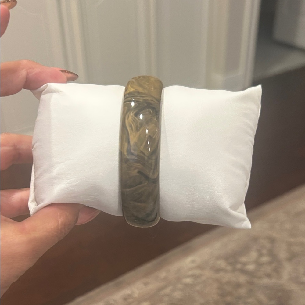 Elegant Brown Accent Bangle